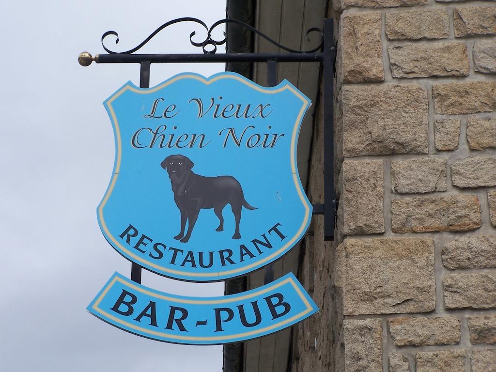 Le Vieux Chien Noir Hotell Évran Eksteriør bilde